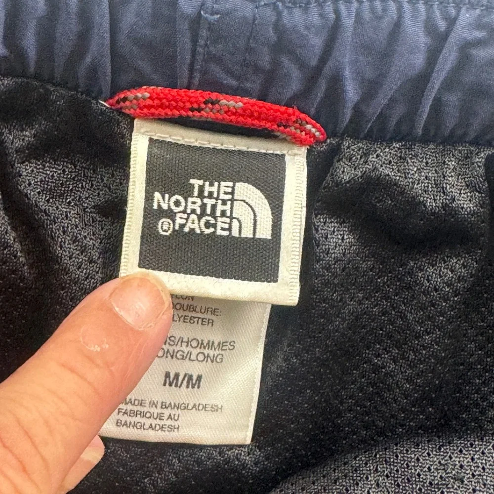 The North Face Mens Class V Belted Hiking Shorts Navy Blue Nylon M Long V608546